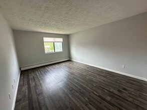 25 Log St in Manchester, NH - Building Photo - Building Photo