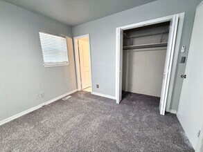 10117 Stoneham Ave in The Village, OK - Foto de edificio - Building Photo