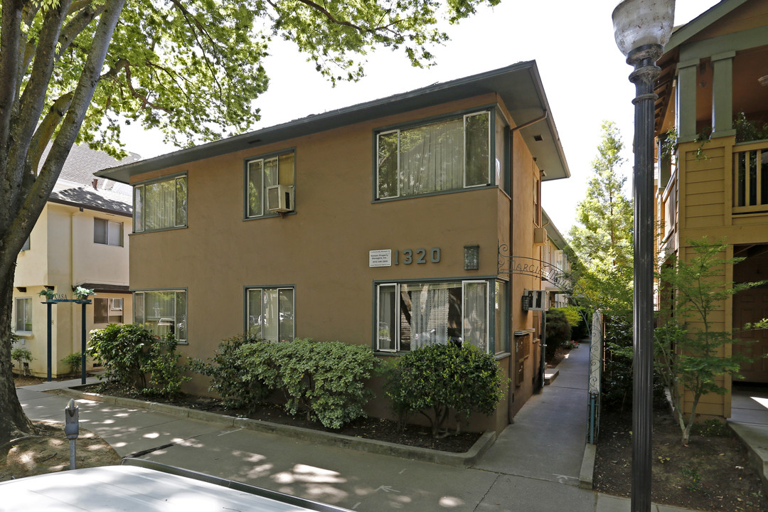 Marcia Manor in Sacramento, CA - Foto de edificio