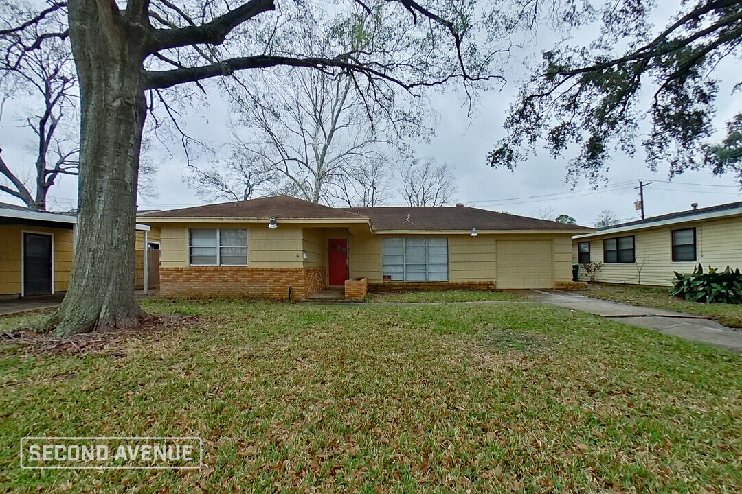 1112 Camden Rd in Pasadena, TX - Building Photo