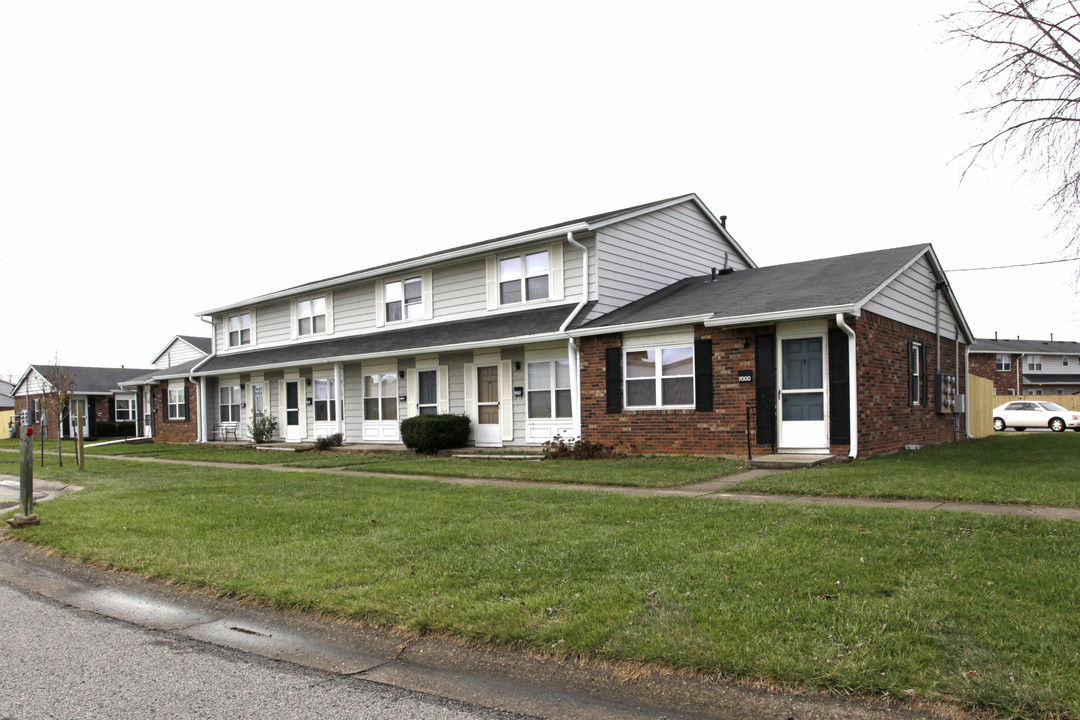 Colonial Square Cooperative in Louisville, KY - Building Photo