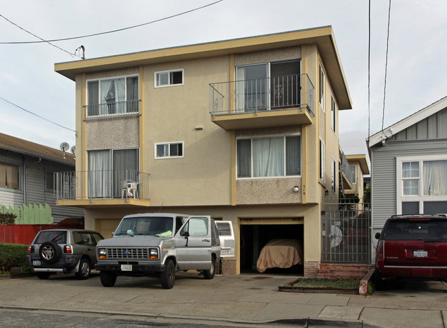 518 Baden Ave in South San Francisco, CA - Building Photo - Building Photo