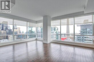 80-3280 John St in Toronto, ON - Building Photo - Building Photo