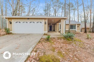 749 Post Rd Ln in Stone Mountain, GA - Building Photo