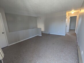 902 N Logan St, Unit 1 in Marion, IL - Building Photo - Building Photo