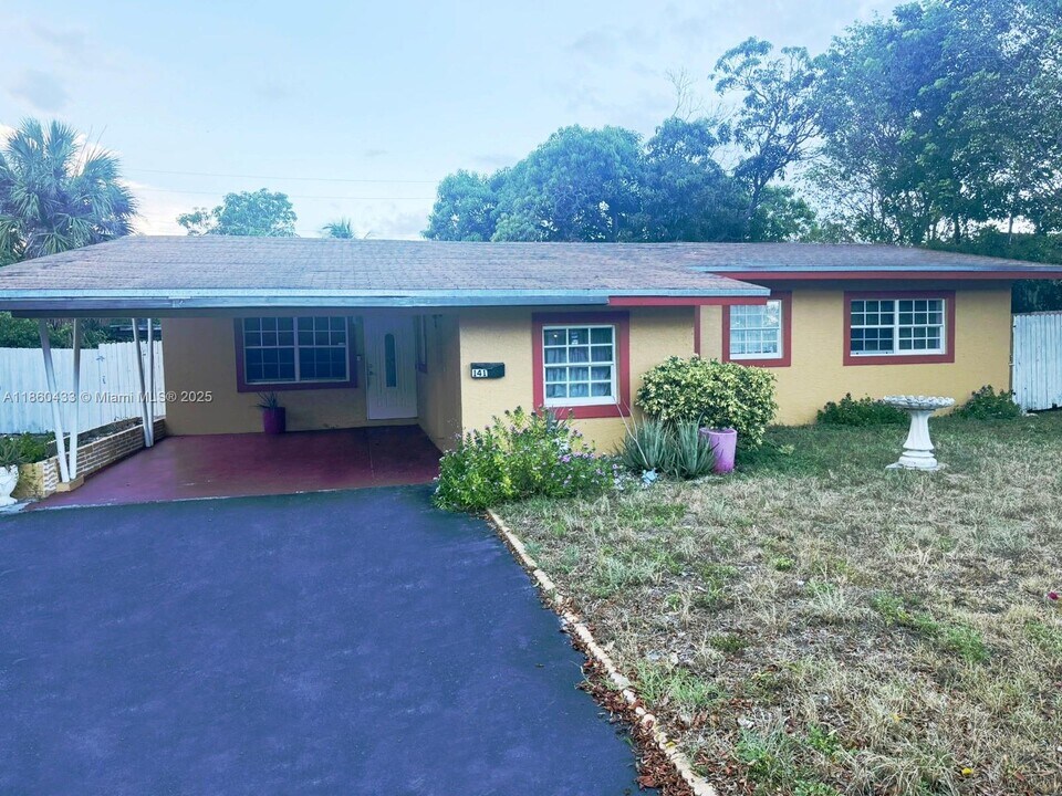 141 NE 17th Ct in Pompano Beach, FL - Building Photo