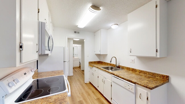 827 Las Gallinas Ave in San Rafael, CA - Building Photo - Building Photo