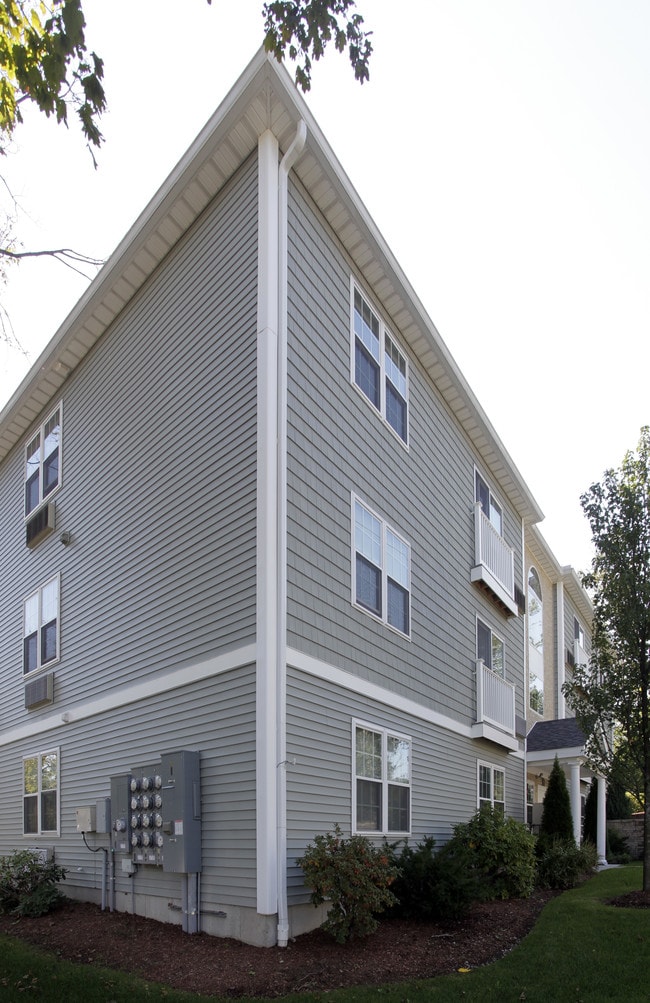 California Avenue Apartments in Quincy, MA - Building Photo - Building Photo