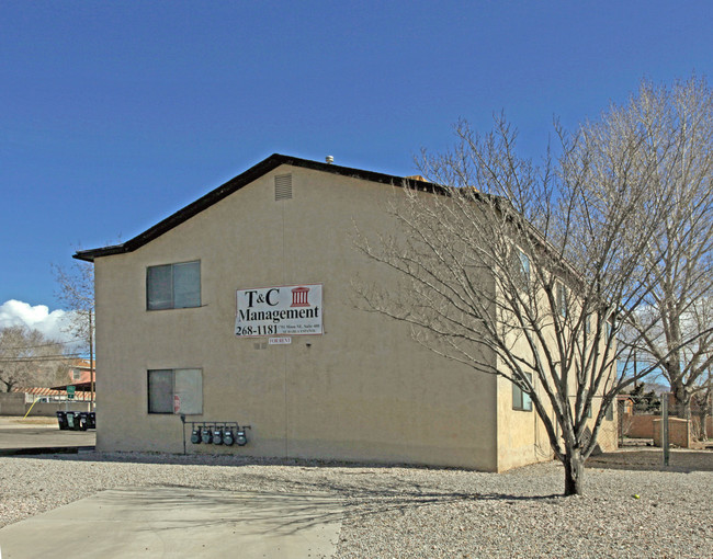 7900-7904 Trumbull Ave SE in Albuquerque, NM - Foto de edificio - Building Photo