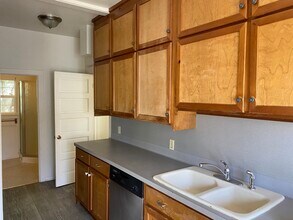 719 NE 10th St in Grants Pass, OR - Building Photo - Building Photo