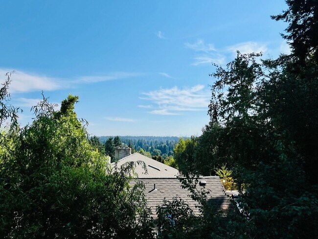 9709 NE 139th St in Kirkland, WA - Building Photo - Building Photo