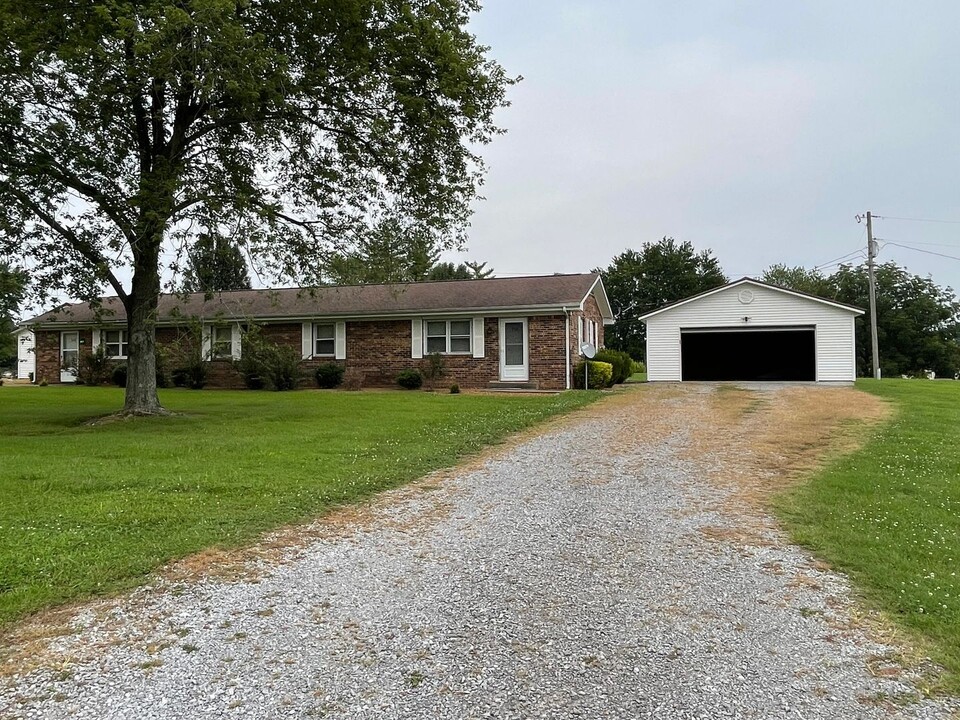 138 Connector St in Calvert City, KY - Building Photo