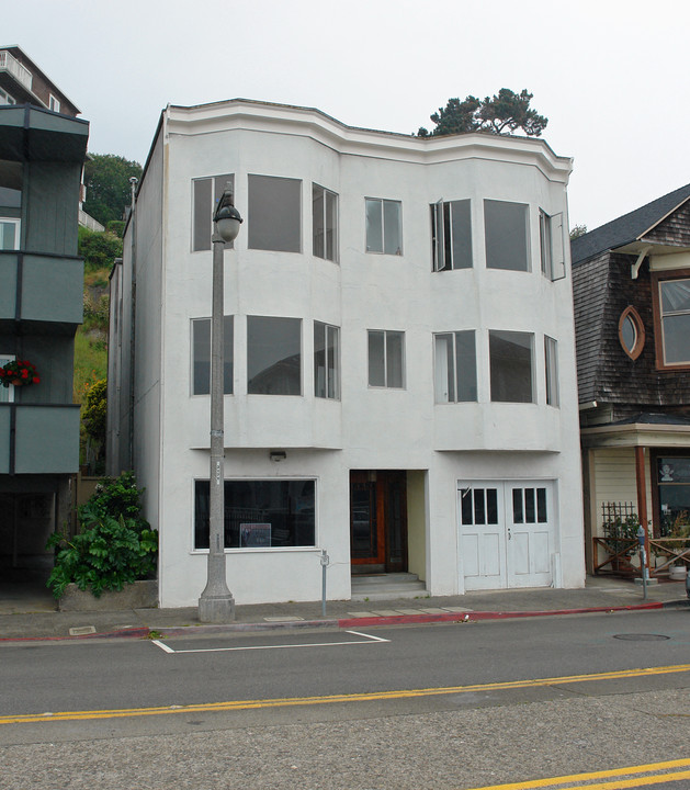 555 Bridgeway in Sausalito, CA - Building Photo