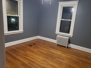 155 Linwood St, Unit 2nd floor apartment in New Britain, CT - Foto de edificio - Building Photo