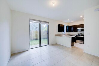 6574 S Anise Ct in Davie, FL - Building Photo - Building Photo