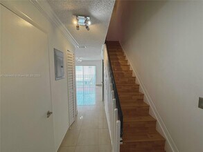 8078 NW 10th St in Miami, FL - Building Photo - Building Photo