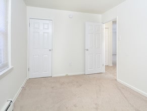 Knollwood Apartments in Phoenixville, PA - Building Photo - Building Photo