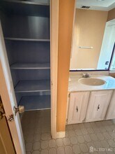 1202 Woodbridge Commons Way in Iselin, NJ - Building Photo - Building Photo