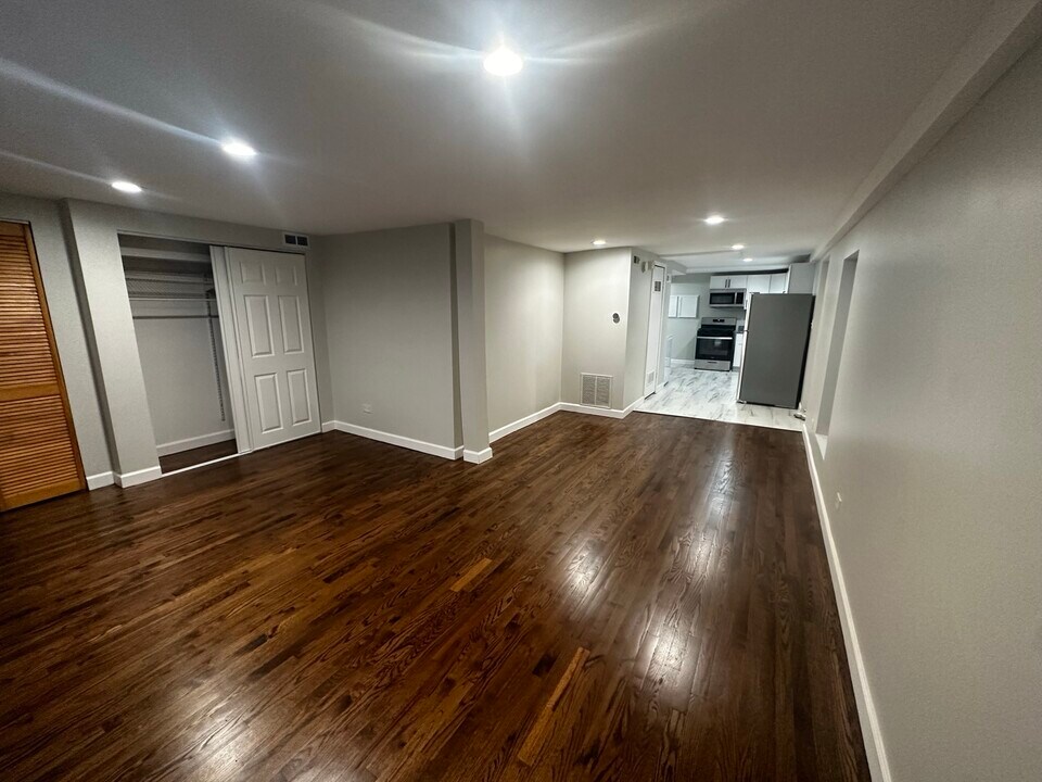 1239 W Erie St in Chicago, IL - Building Photo
