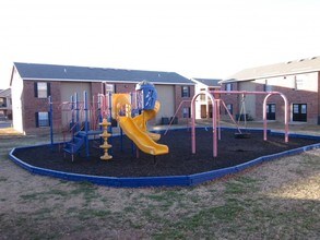 Cobblestone Village Apartments in Cleburne, TX - Building Photo - Building Photo