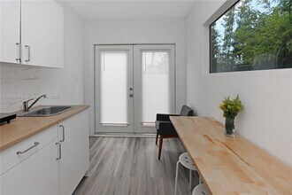 2040 SW 80th Ct in Miami, FL - Building Photo - Building Photo