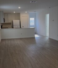 325 Alligator Crk in Seguin, TX - Foto de edificio - Building Photo