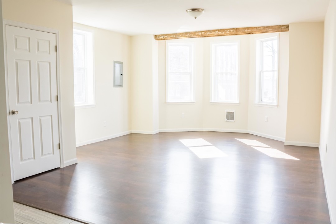 2419 E Allegheny Ave-Unit -2F in Philadelphia, PA - Building Photo