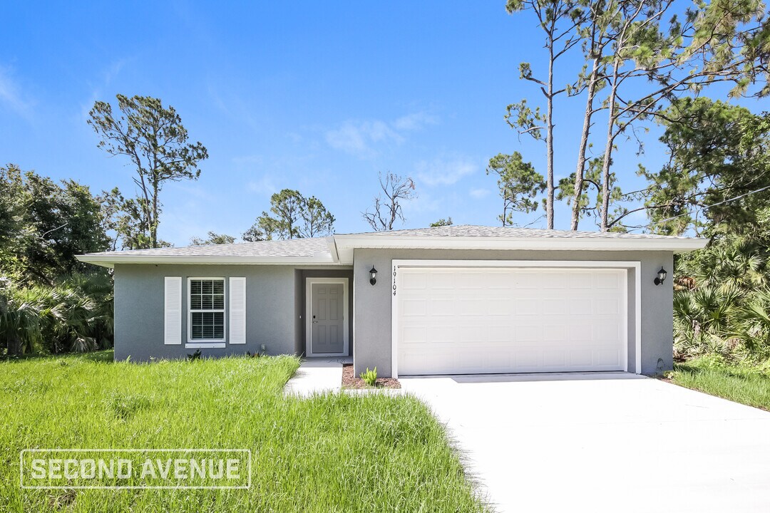 19104 Ruskin Ave in Port Charlotte, FL - Building Photo