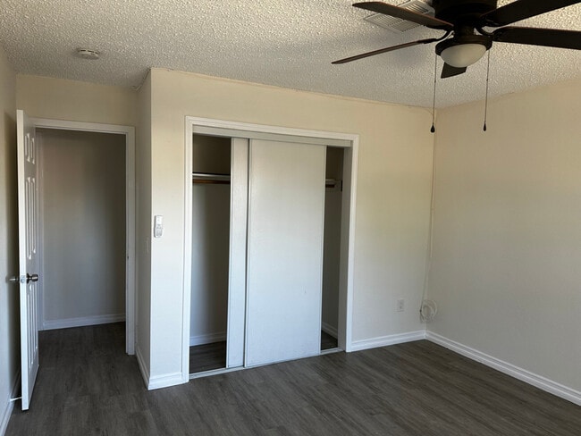 9490 Elm Ave in Fontana, CA - Foto de edificio - Building Photo