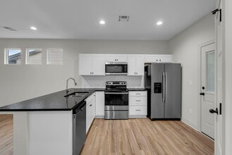1811 Liam Ct in Wichita, KS - Building Photo - Building Photo