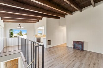 1909 Harriman Ln, Unit 4 in Redondo Beach, CA - Foto de edificio - Building Photo