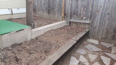 7925 Lexington Park Dr in Colorado Springs, CO - Building Photo - Building Photo