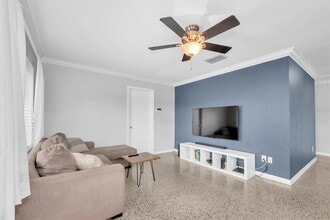 3623 W Gray St in Tampa, FL - Building Photo - Building Photo