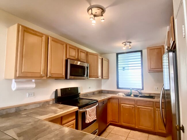 531 Hahaione St, Unit 10D