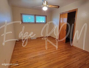 420 S Hackett Rd in Waterloo, IA - Building Photo - Building Photo