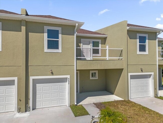 property at 452 Lake Shore Pkwy