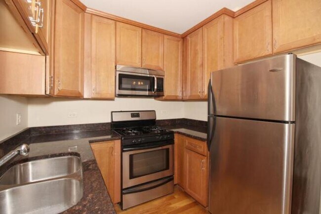 4542 W George St in Chicago, IL - Building Photo - Building Photo