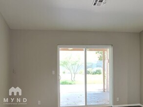 2217 N 87th Dr in Phoenix, AZ - Foto de edificio - Building Photo