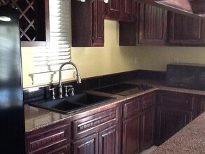 404 Chaparral Rd in Austin, TX - Building Photo - Building Photo
