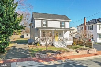 408 Blue Ridge Ave NE in Leesburg, VA - Building Photo - Building Photo