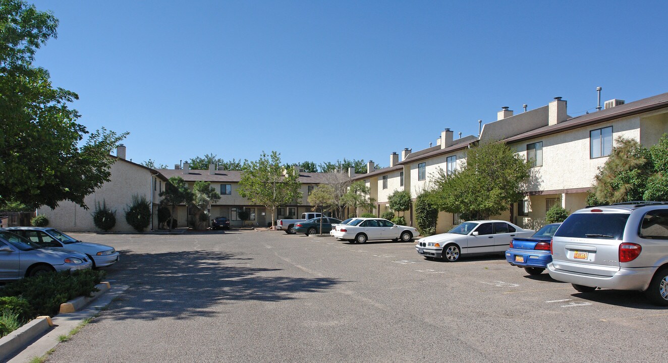 5315 Yucca Cir NE in Albuquerque, NM - Building Photo