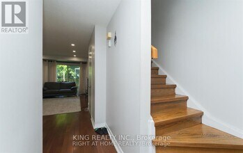 2472 Eglinton Ave E in Toronto, ON - Building Photo - Building Photo