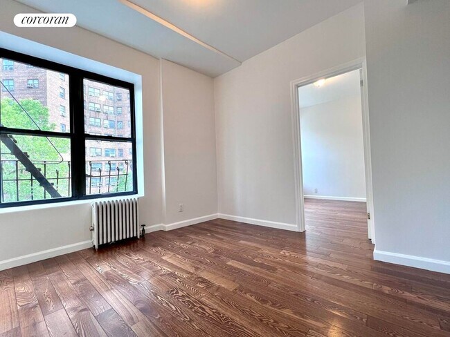 31 Oliver St in New York, NY - Building Photo - Building Photo