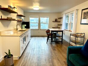 1215 SE Lexington St, Unit Sellwood Library House in Portland, OR - Foto de edificio - Building Photo