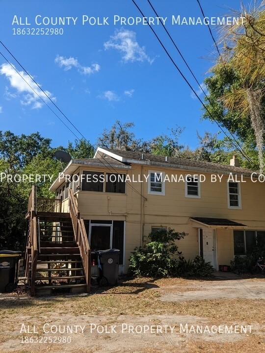 103 Colonial Dr in Auburndale, FL - Building Photo