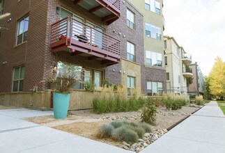 The Edge at City Park in Denver, CO - Foto de edificio - Building Photo