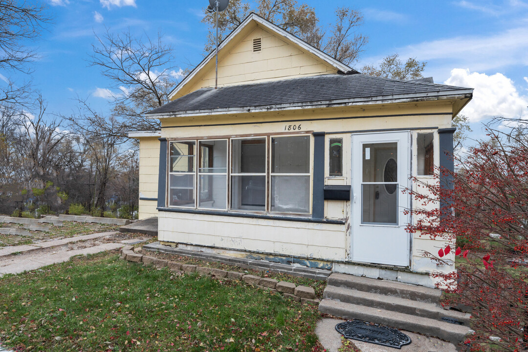 1806 E Main St in Ottumwa, IA - Building Photo