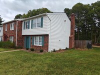 9615 Greenmeadow Cir in Glen Allen, VA - Building Photo - Building Photo