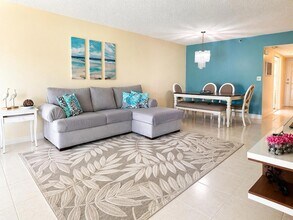 4015 W Palm Aire Dr, Unit 205 in Pompano Beach, FL - Foto de edificio - Building Photo