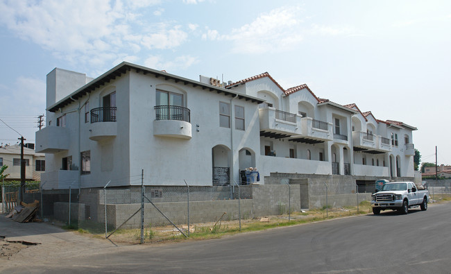 Colfax Villas in Valley Village, CA - Building Photo - Building Photo